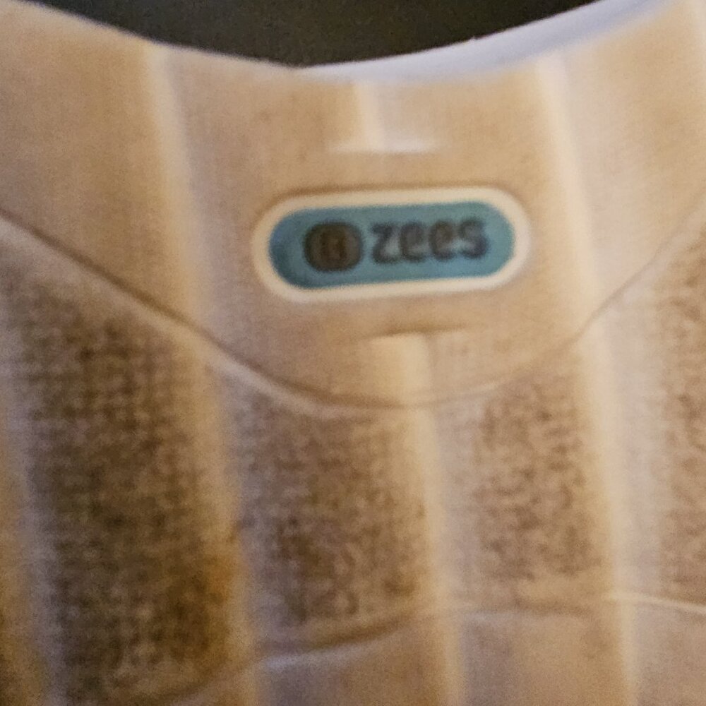 BZees Slip On Blue shoe, Size 8M - Picture 3 of 5